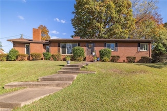 702 Hampton St, Eden, NC 27288