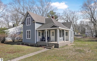 864 E State St, Traverse City, MI 49686