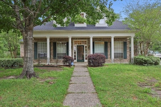 4 Twin Circle Dr, Beaumont, TX 77706