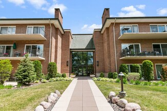 6 Oak Brook Club Dr Unit K205, Oak Brook, IL 60523