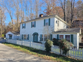 12184 Paw Plains Rd, Lenoir City, TN 37771