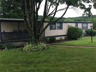 428 Meadows Dr, Washington Township - Wml, PA 15613