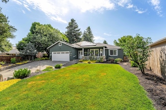 2556 Waters Edge Way, Medford, OR 97504