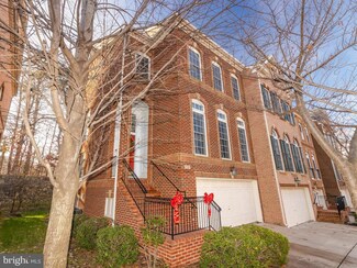 9198 Point Replete Dr, Fort Belvoir, VA 22060