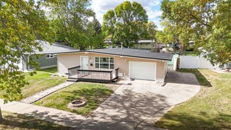 120 28th St SW, Minot, ND 58701