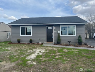 509 S Juniper Dr, Moses Lake, WA 98837