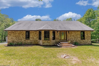 395 Hazelwood Dr, Bruceton Mills, WV 26525