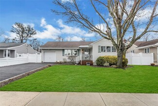 61 Essex Rd, Bethpage, NY 11714