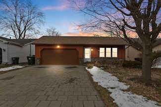 933 Ridge Ave, Mundelein, IL 60060