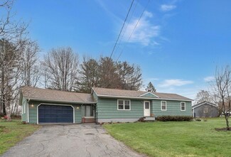 7 Balsam St, Lewiston, ME 04240