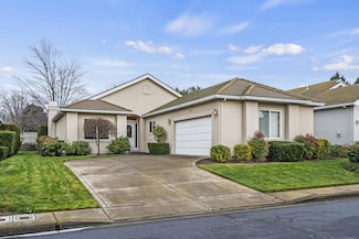 703 Summerwood Dr, Medford, OR 97504