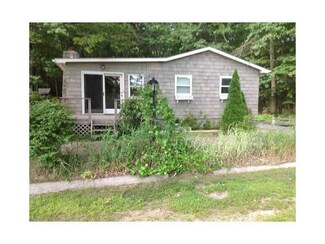 24 Oak Hill Rd, Pascoag, RI 02859