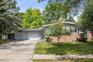 2309 9th St S, Fargo, ND 58103
