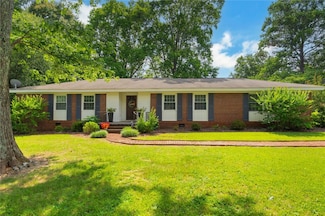 1111 Briarwood Dr, Seneca, SC 29672