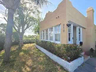 810 Mcintosh St, West Palm Beach, FL 33405
