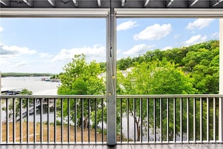 80 Regatta Bay Cir Unit 2B, Village of Four Seasons, MO 65049