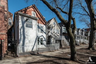 2432 W Carmen Ave, Chicago, IL 60625