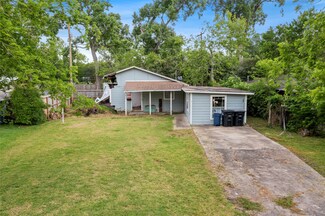 413 E Park St, Alvin, TX 77511