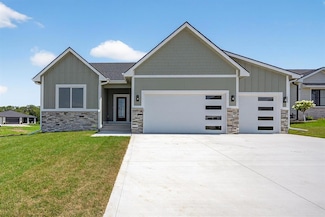 5557 165th St, Urbandale, IA 50323