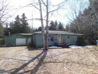 8999 Park St, Naubinway, MI 49762