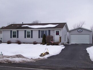6449 Rapids Rd, Lockport, NY 14094