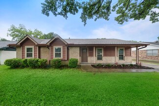 1111 Robert St, Pearland, TX 77581