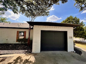 901 SE 10th St, Grand Prairie, TX 75051