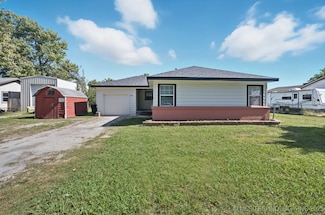 1127 S Russell St, Skiatook, OK 74070