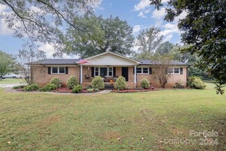 210 Pinkney Rd, Dallas, NC 28034