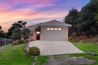 1504 5th St, Kerrville, TX 78028