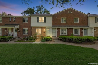 22865 Lakeshore Dr, Saint Clair Shores, MI 48080
