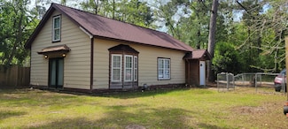 205 4th St, Walterboro, SC 29488