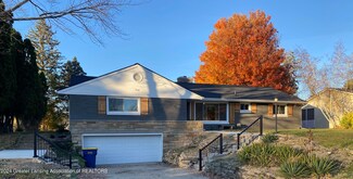 610 Crestview Dr, Corunna, MI 48817