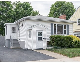 63 Como Rd, Hyde Park, MA 02136