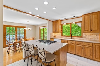 9553 Woodridge Cir, Eden Prairie, MN 55347