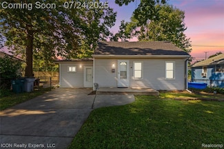 326 W Granet Ave, Hazel Park, MI 48030