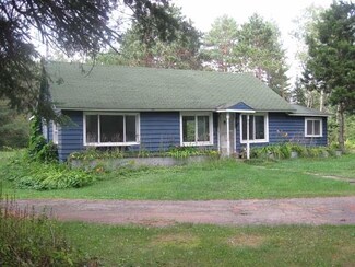 9876 Yawkey St, Hazelhurst, WI 54531