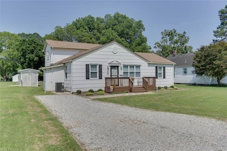 200 Mulberry Ln, Suffolk, VA 23432