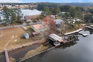 772 Paradise Island Dr, Defuniak Springs, FL 32433