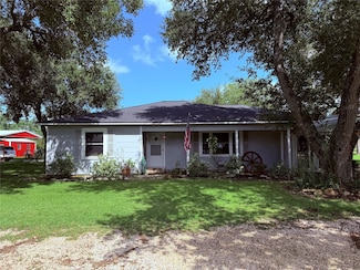 255 Duckett St, El Campo, TX 77437