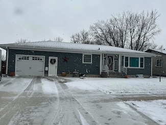 916 9th St SW, Huron, SD 57350