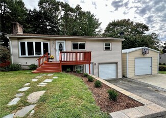 2 Hopkins Ct, Coventry, RI 02816