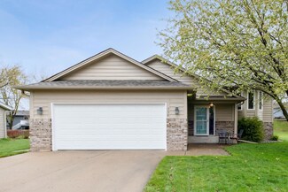 758 Liberty Heights Dr, Chaska, MN 55318