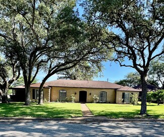 205 Cathy Dr, Hallettsville, TX 77964