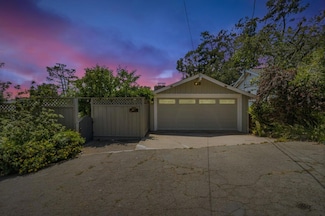 6827 Ridgewood Dr, Oakland, CA 94611