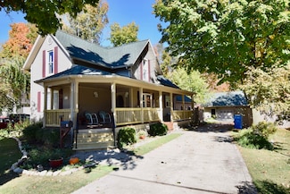 14 Cole St, Quincy, MI 49082