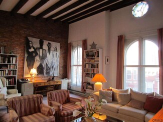 48 Elm St, Albany, NY 12202