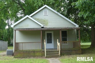 302 E Sycamore St, Auburn, IL 62615