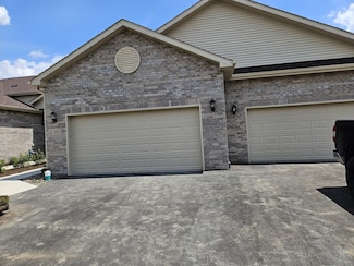 19 Apollo Ct, Tinley Park, IL 60477