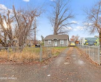 2832 S Wiley Rd, Yakima, WA 98903